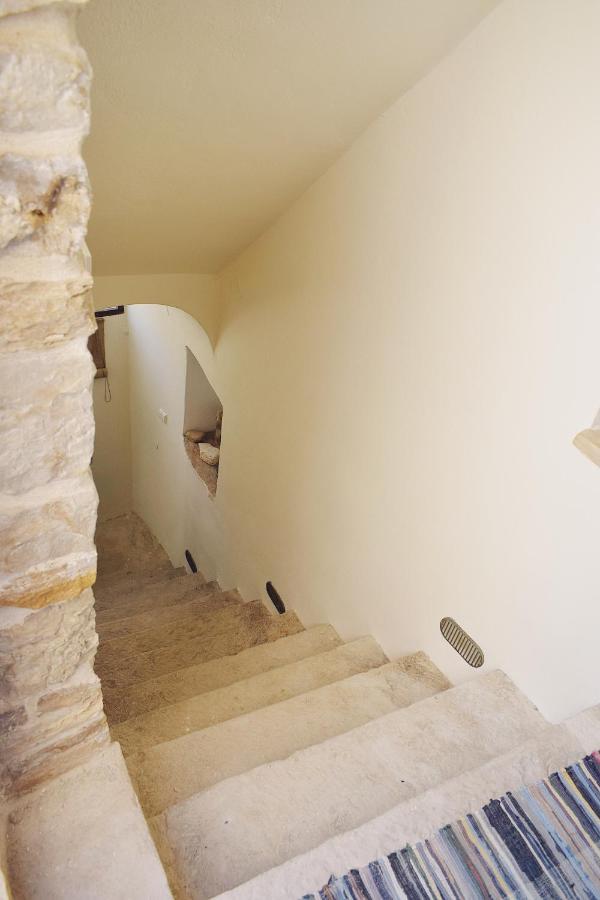 Yi Artistry 1-Bedroom Medieval Holiday House Kalamoti Exteriör bild