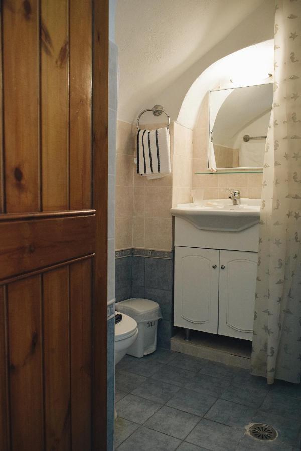 Yi Artistry 1-Bedroom Medieval Holiday House Kalamoti Exteriör bild